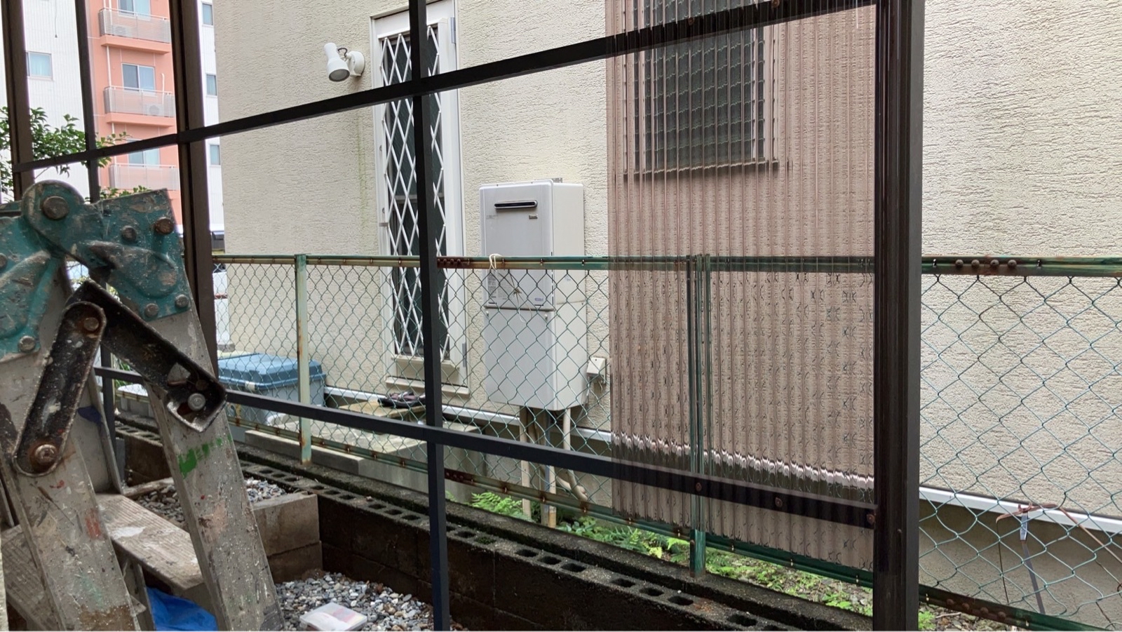 施工前　（テラスーポリカ雨よけ設置）